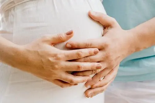 为什么做泰国试管婴儿会出现卵泡不破的情况？